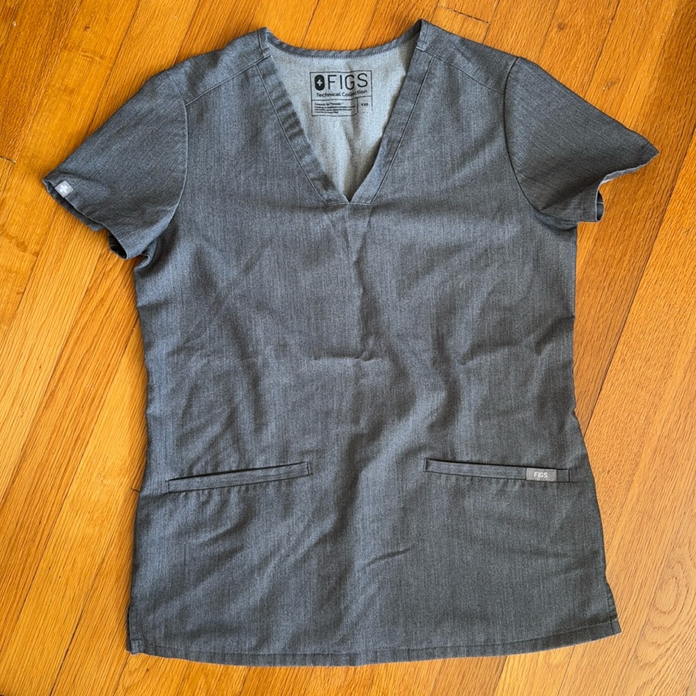 Casma Three-Pocket Scrub Top